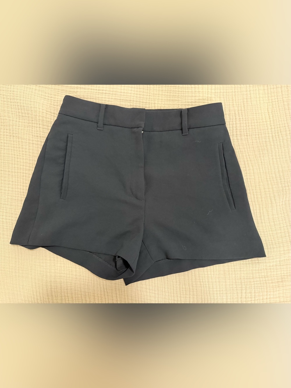 Aritzia Wilfred black shorts size 8